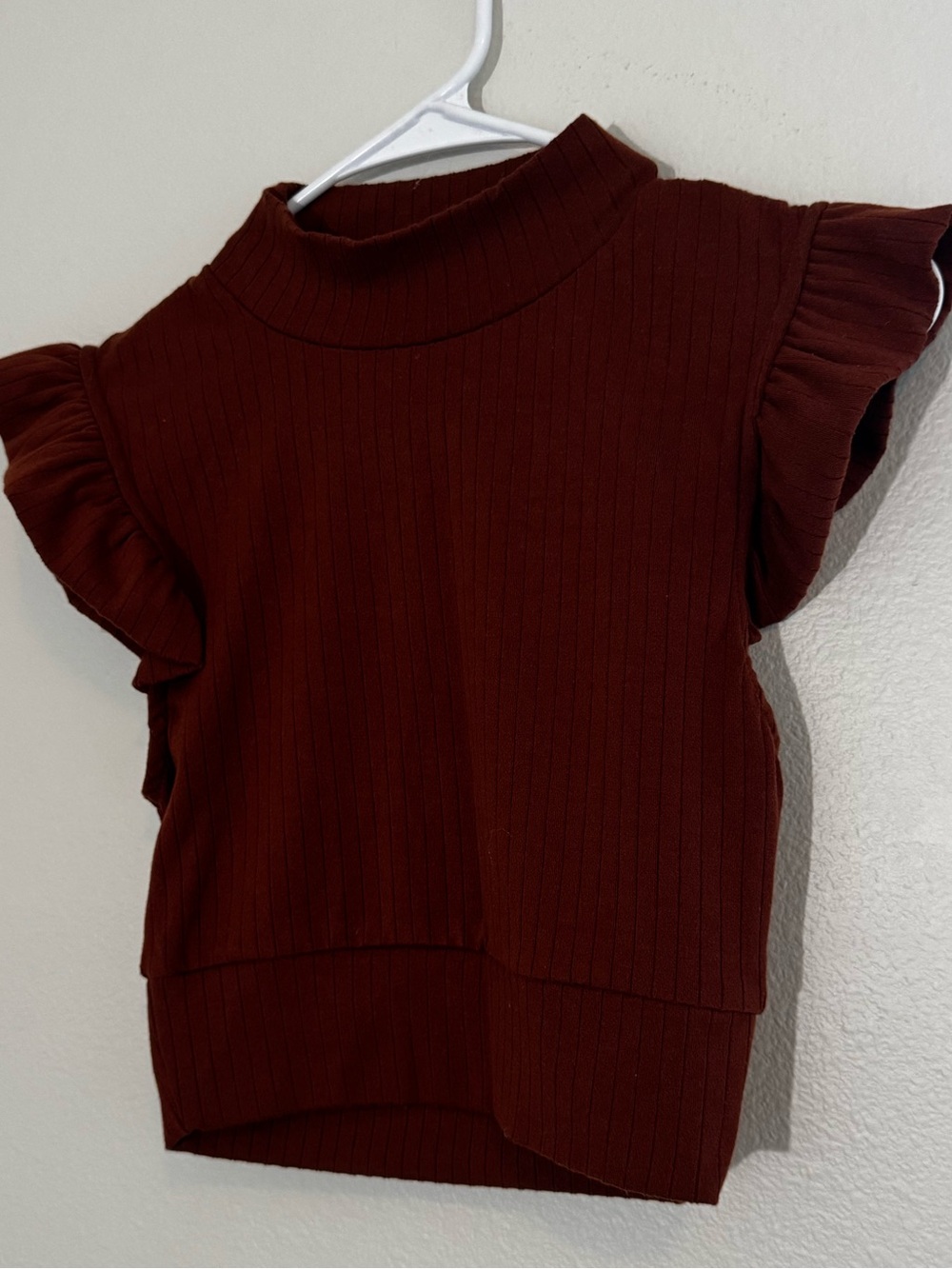 Storia Ribbed Mock Neck Top in Rust Brown size small summer